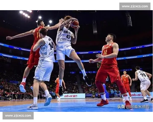 朱芳雨 2010 中巴群殴名场面：组合拳暴打巴西球员，一战封神！